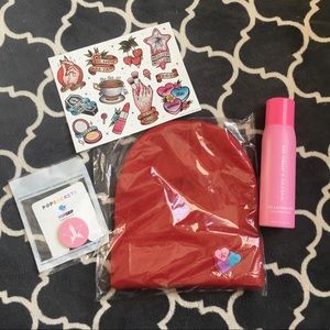 Jeffree Star bundle: beanie, popsocket, spray, etc